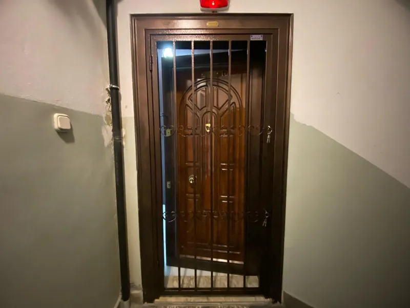 Bina giriş kapısı uygulaması