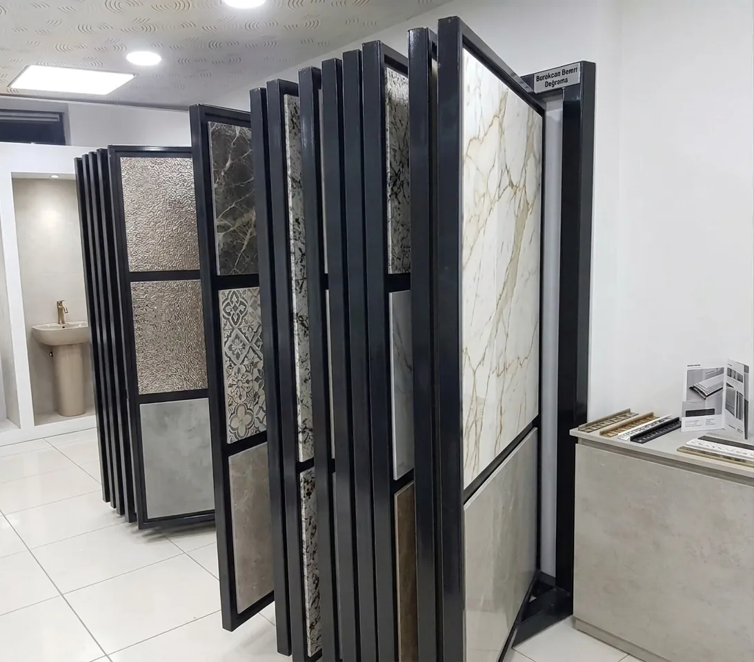Raflı fayans teşhir standı detayı — Burakcan Demir Doğrama